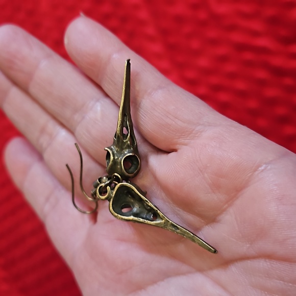 Bird Skull Dangle Earrings Goth Witchy Antique Bronze plated style - Picture 3 of 6